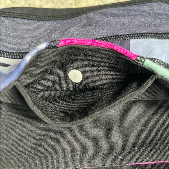 Lululemon Reversible Yoga Shorts (Size 6) - Picture 13 of 16
